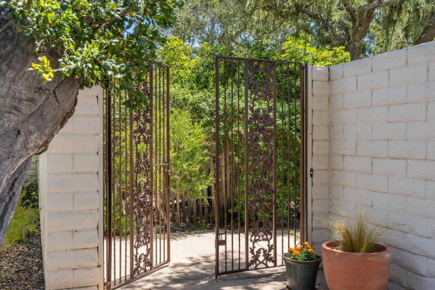 113 Littlefield Road Monterey, CA 93940 - Photo 4 of 33