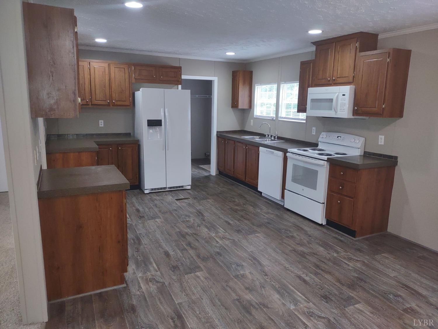 6007 Carters Mill Road Huddleston, VA 24104 - Photo 3 of 9 Gallery Image 3
