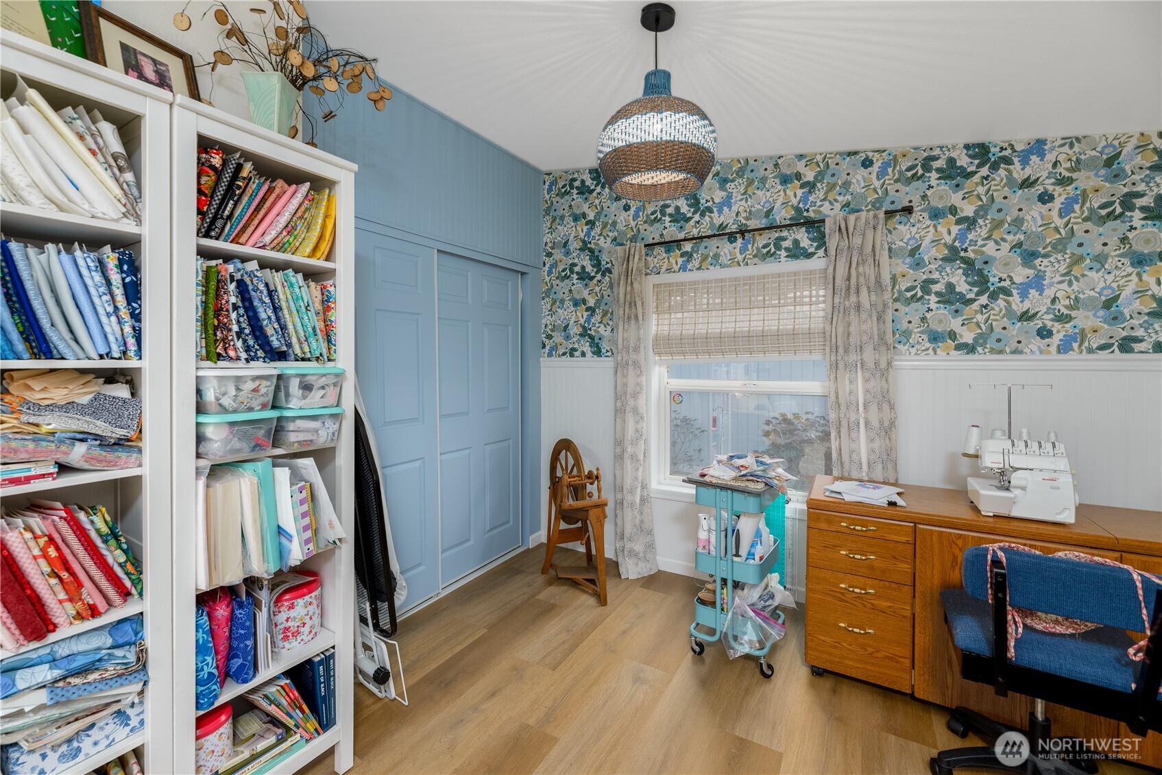 1238 West 11th Street Port Angeles, WA 98363 - Photo 20 of 26 a room with furniture and a book shelf