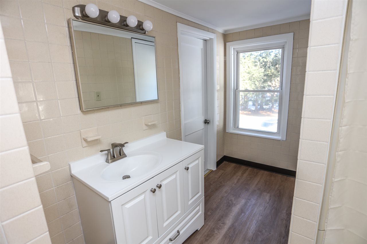 28 Benton Road Hooksett, NH 03106 - Photo 17 of 36