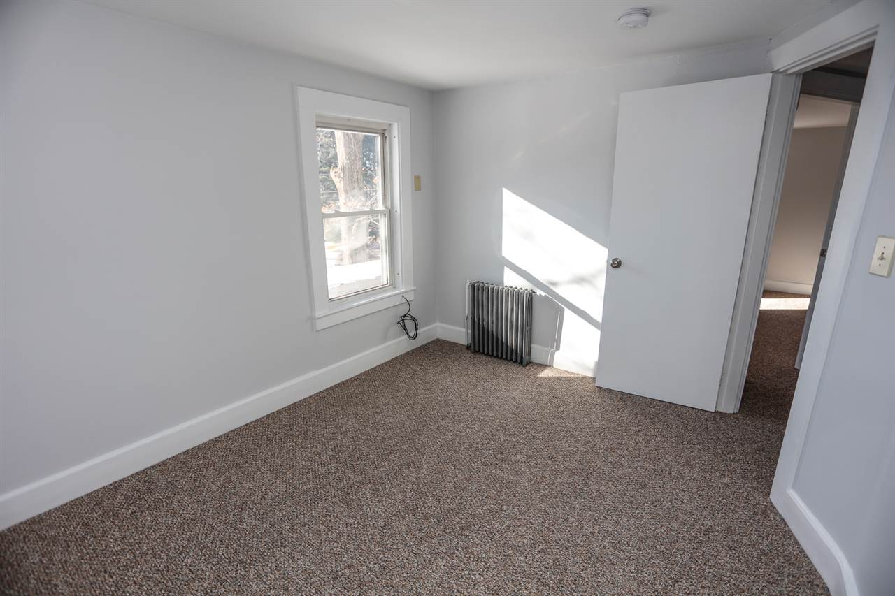 28 Benton Road Hooksett, NH 03106 - Photo 22 of 36