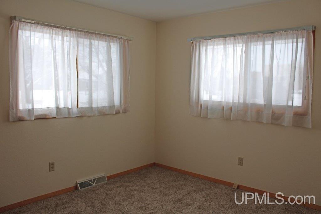 920 South Lincoln Road Escanaba, MI 49829 - Photo 12 of 15 Gallery Image 12