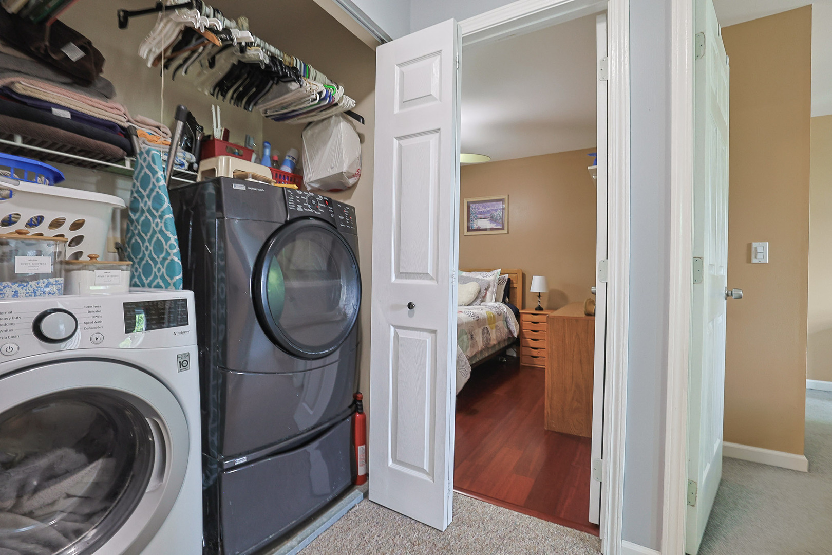 830 Hawk Lane Carol Stream, IL 60188 - Photo 22 of 30 a utility room with dryer and washer