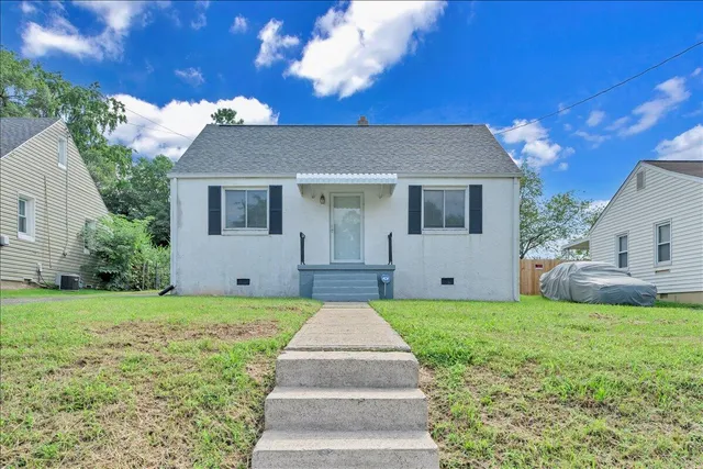 a front view of house with yard