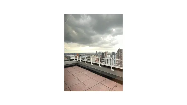 $3,600 | 300 East 93rd Street, Unit 23C | Upper East Side