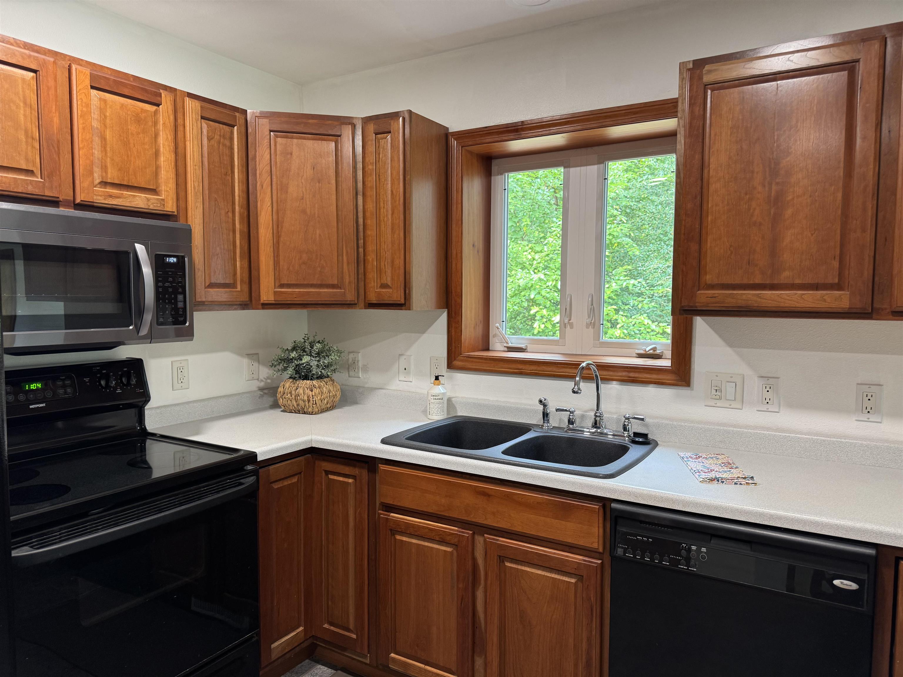 N9165 Currie Road Portage, WI 53901 - Photo 10 of 37 Gallery Image 10