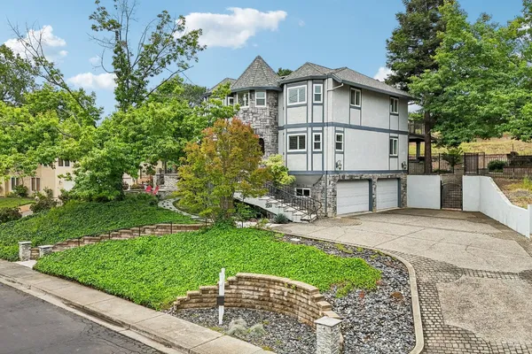 $1,199,000 | 220 Hidden Valley Lane, Vacaville, CA 95688