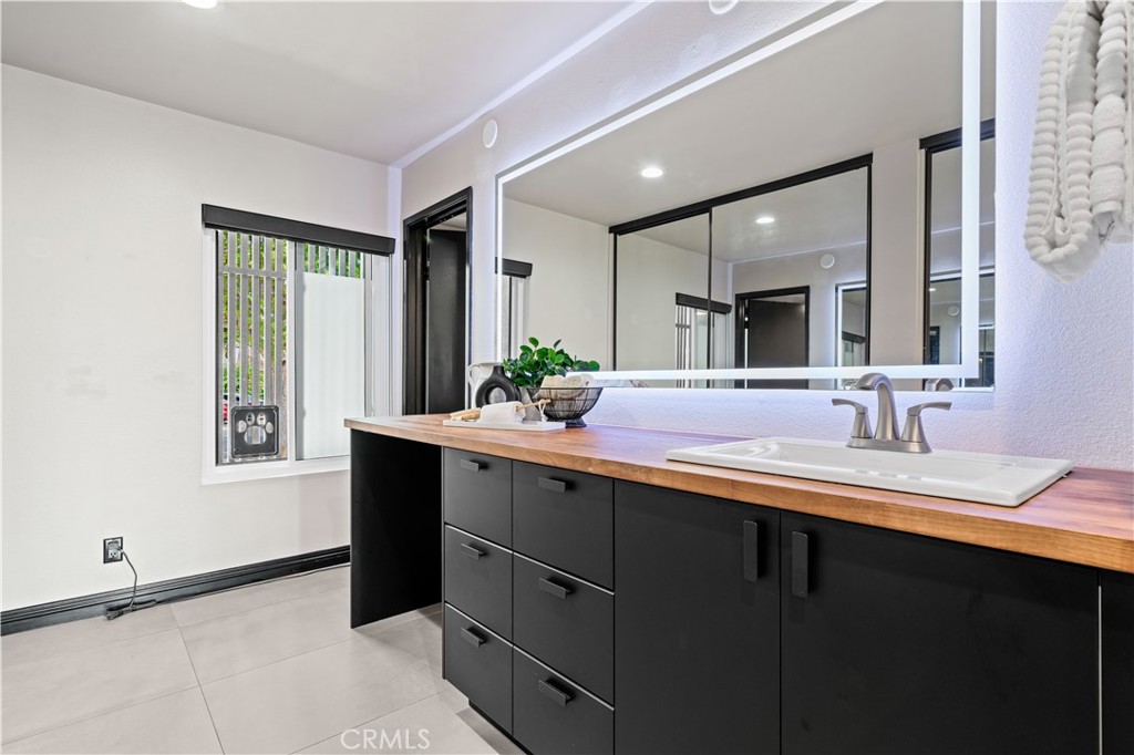 18 Rana, Unit 58 Irvine, CA 92612 - Photo 22 of 35 Primary Bathroom vanity