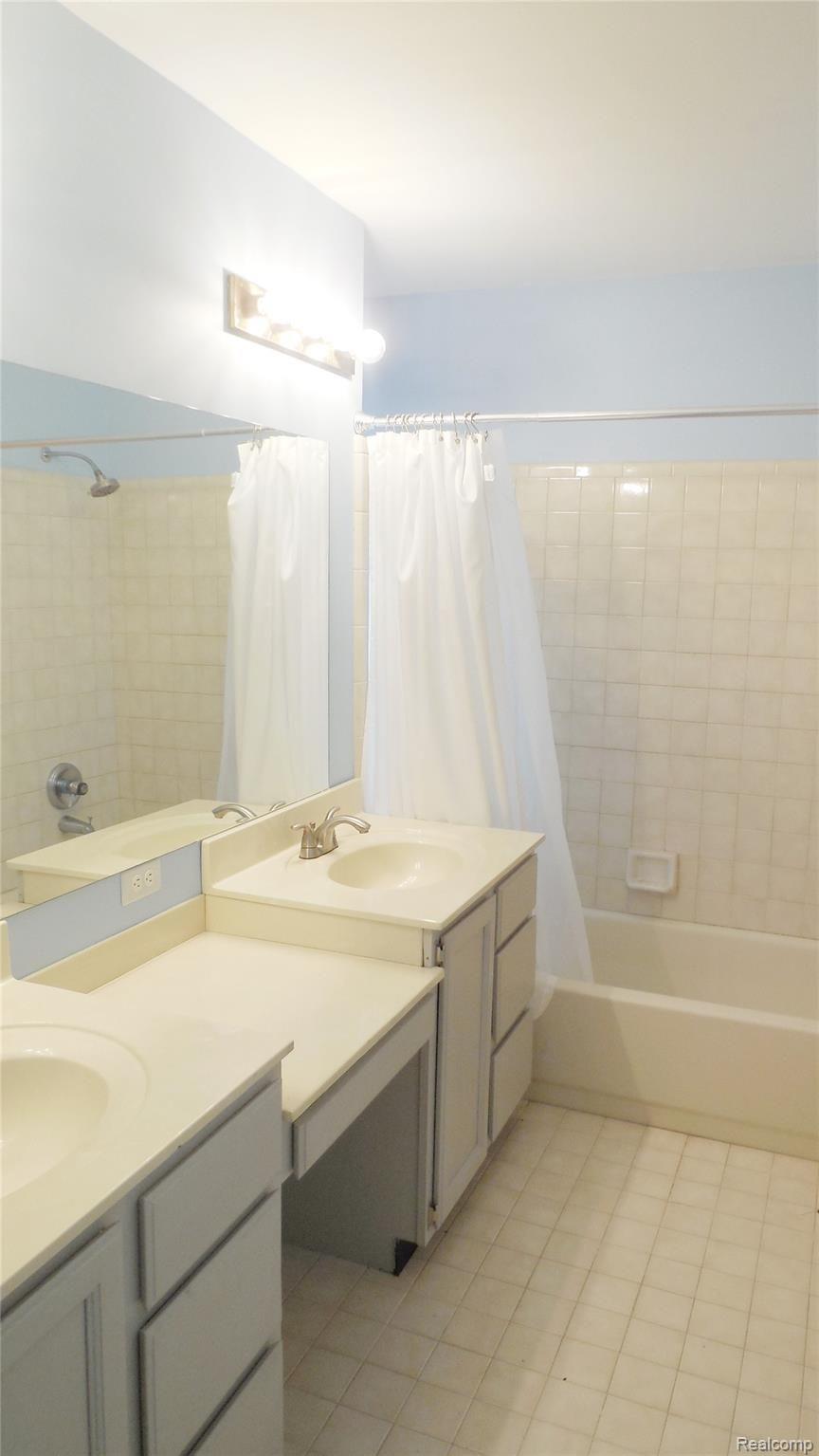 2591 Meadowview Court Rochester, MI 48306 - Photo 20 of 30 2591 Meadowview_19.JPG