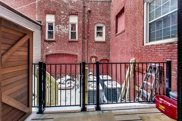 $1,049,000 | 14 North Bennet Street, Unit 2, Boston, MA 02113