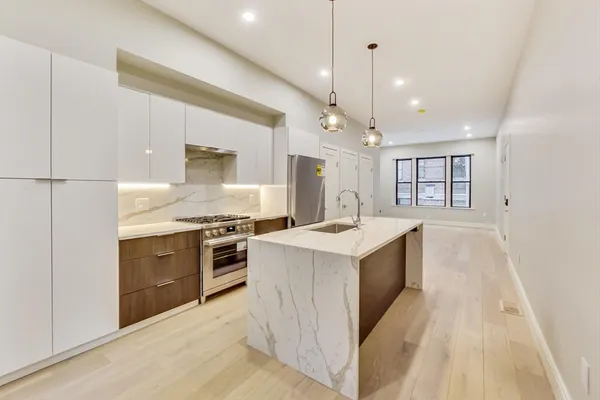$1,049,000 | 14 North Bennet Street, Unit 2, Boston, MA 02113