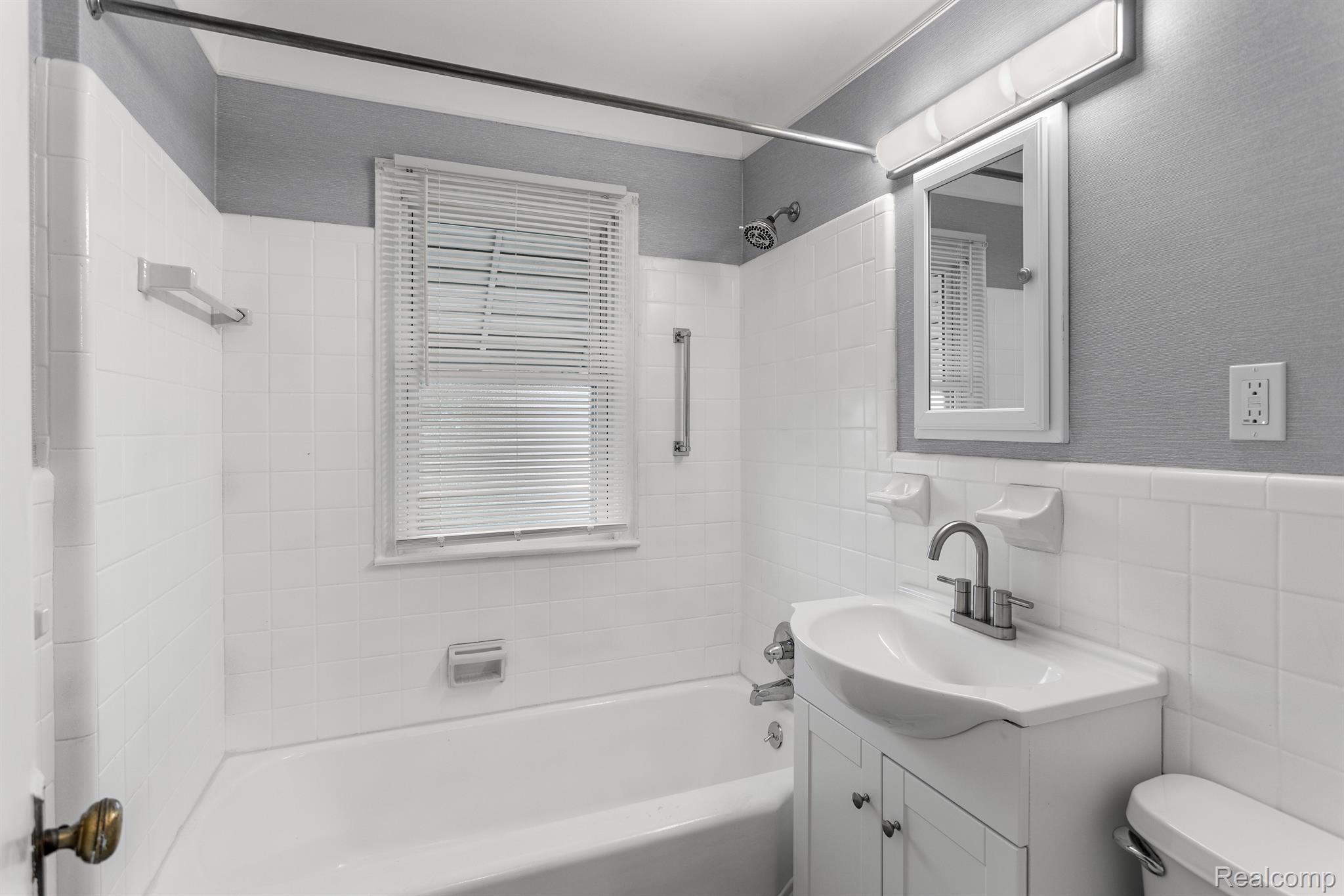 5457 Chase Road Dearborn, MI 48126 - Photo 8 of 21 Gallery Image 8