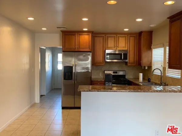 $4,500 | 1305 West 37th Place, Los Angeles, CA 90007