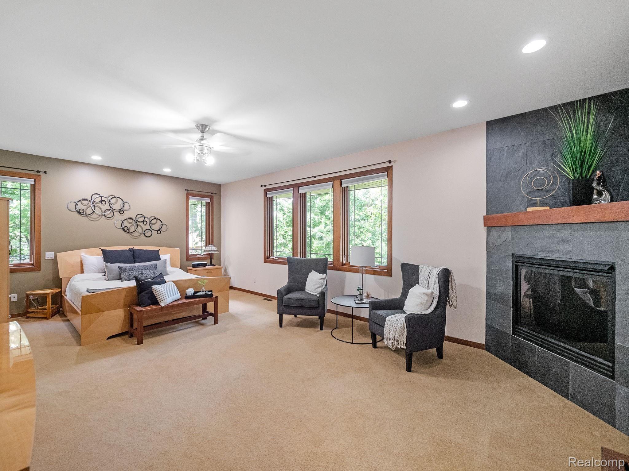 34600 Quaker Valley Road Farmington, MI 48331 - Photo 17 of 41 48-web-or-mls-P4022700.jpg