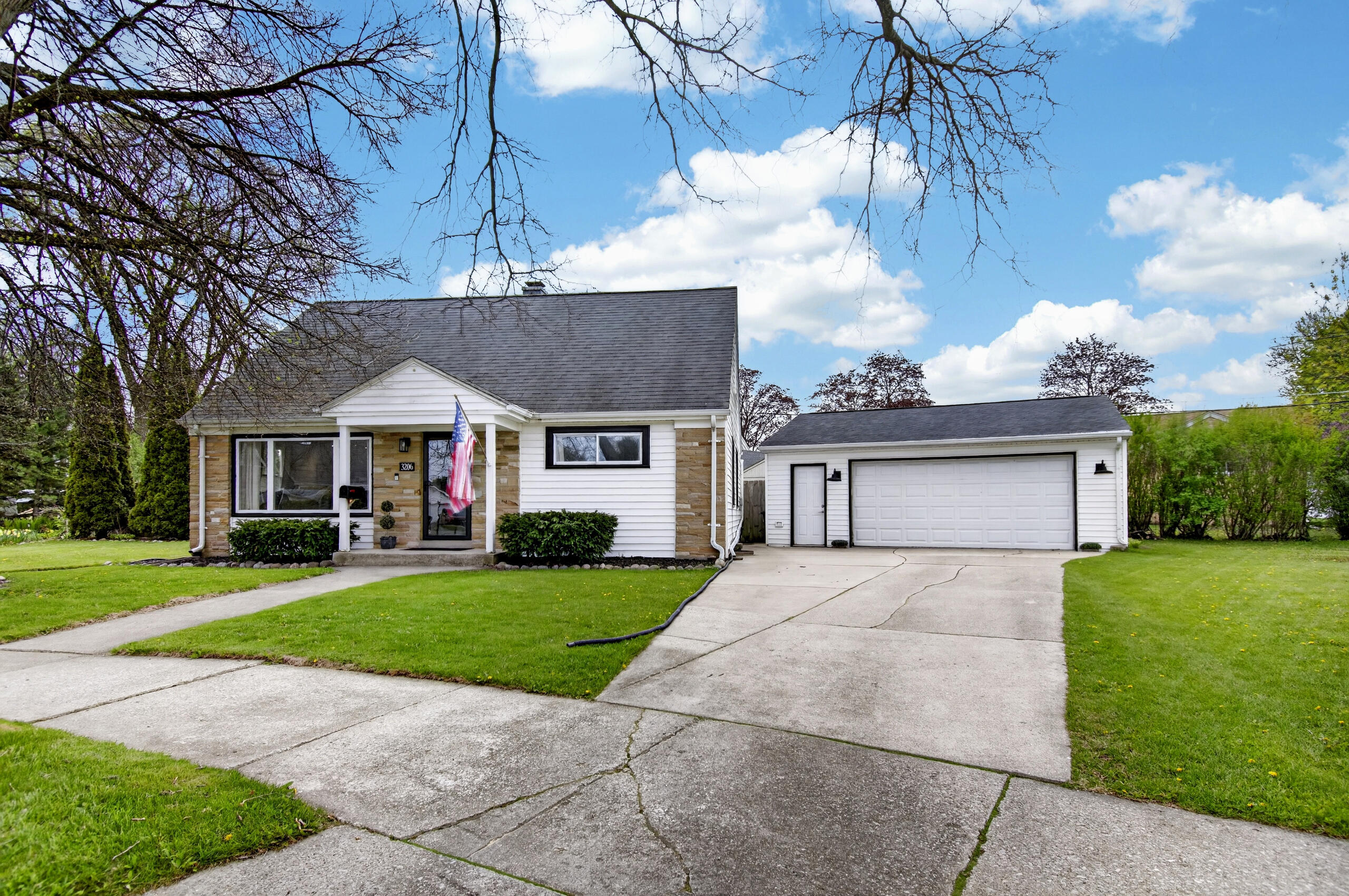 3206 Lakeview Circle Racine, WI 53402 - Photo 1 of 1 DSC_8716