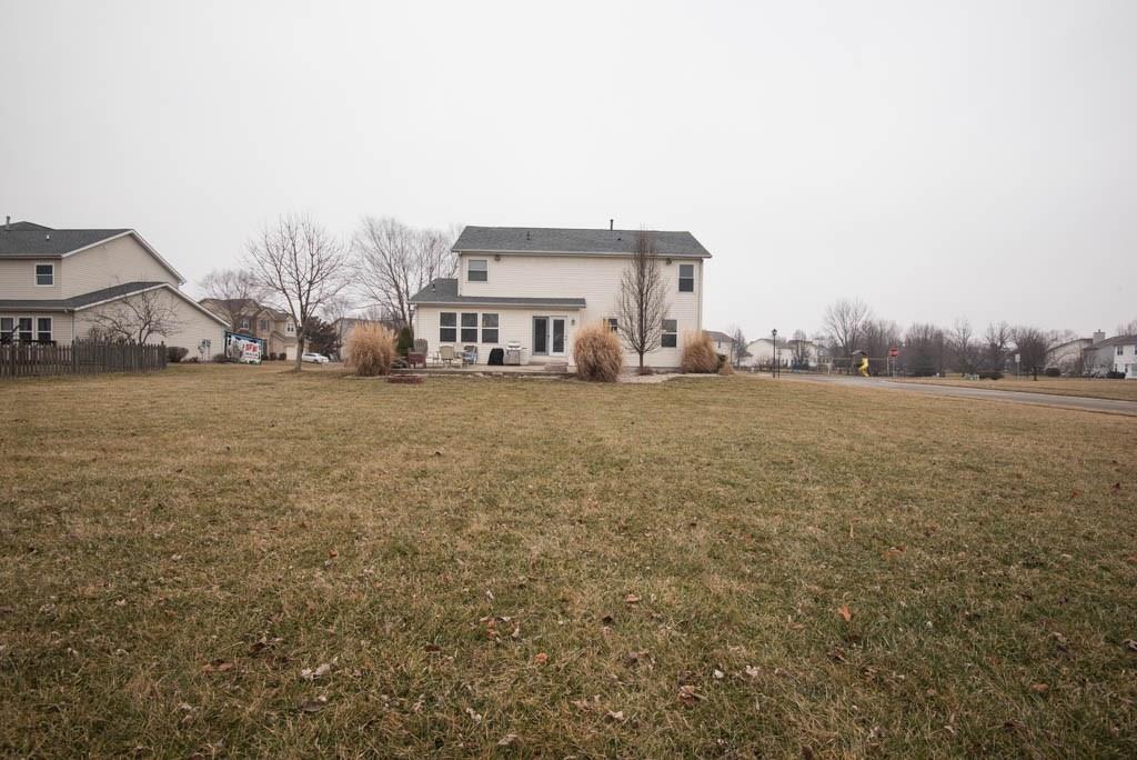 348 Paddock Road Greenwood, IN 46142 - Photo 4 of 27 Gallery Image 4