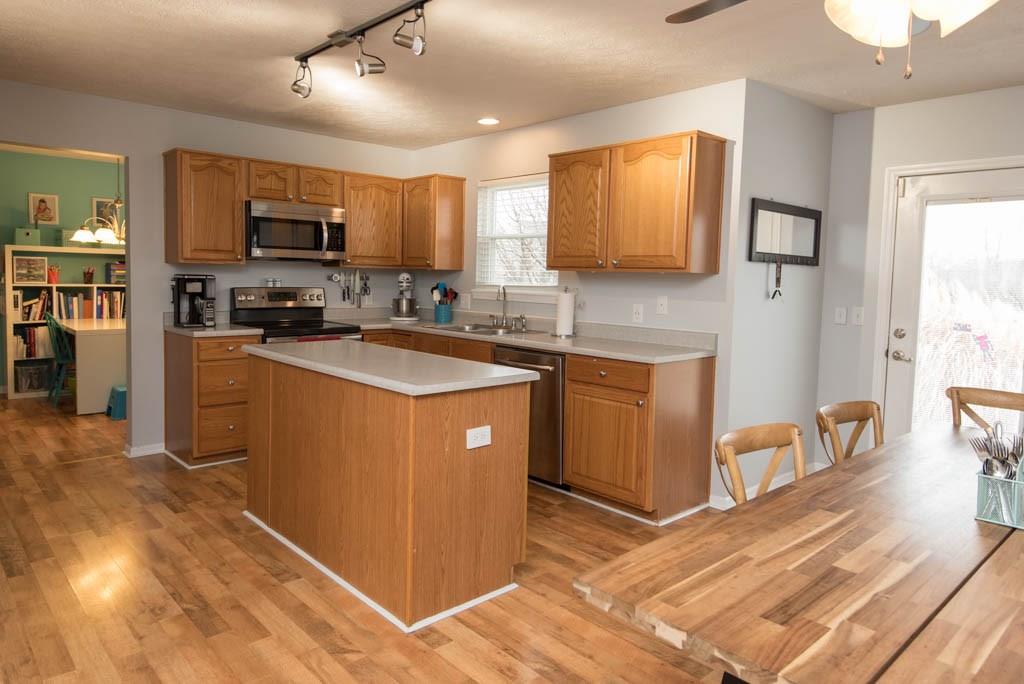348 Paddock Road Greenwood, IN 46142 - Photo 9 of 27 Gallery Image 9