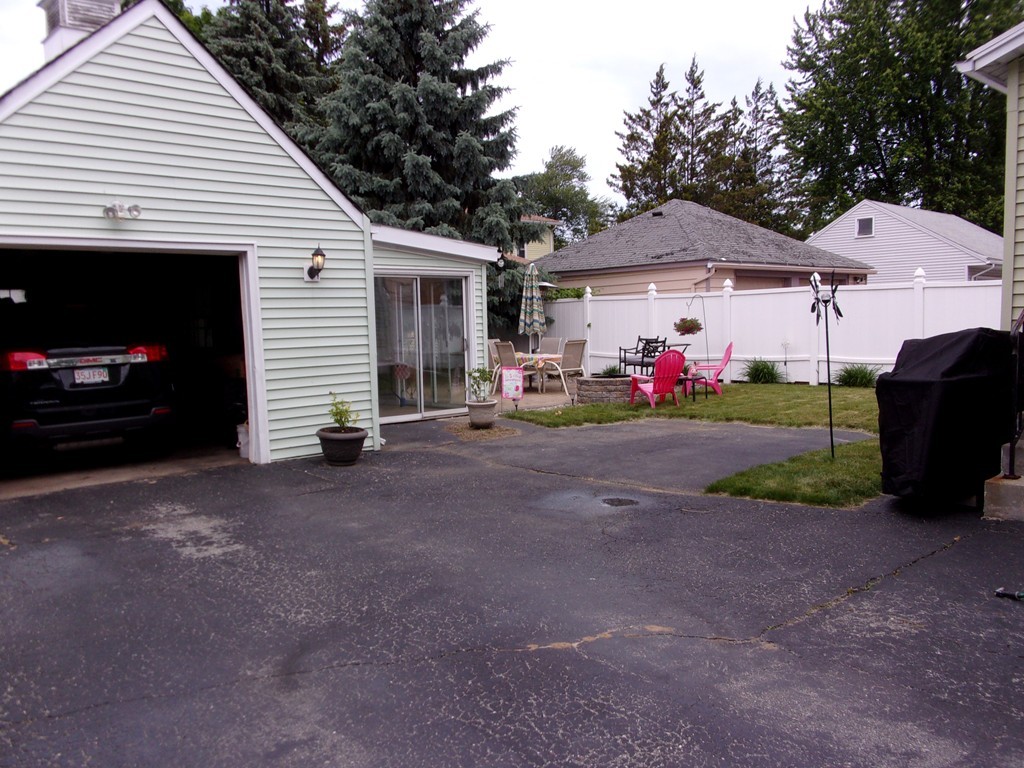 924 Granby Road Chicopee, MA 01020 - Photo 4 of 30 Gallery Image 4