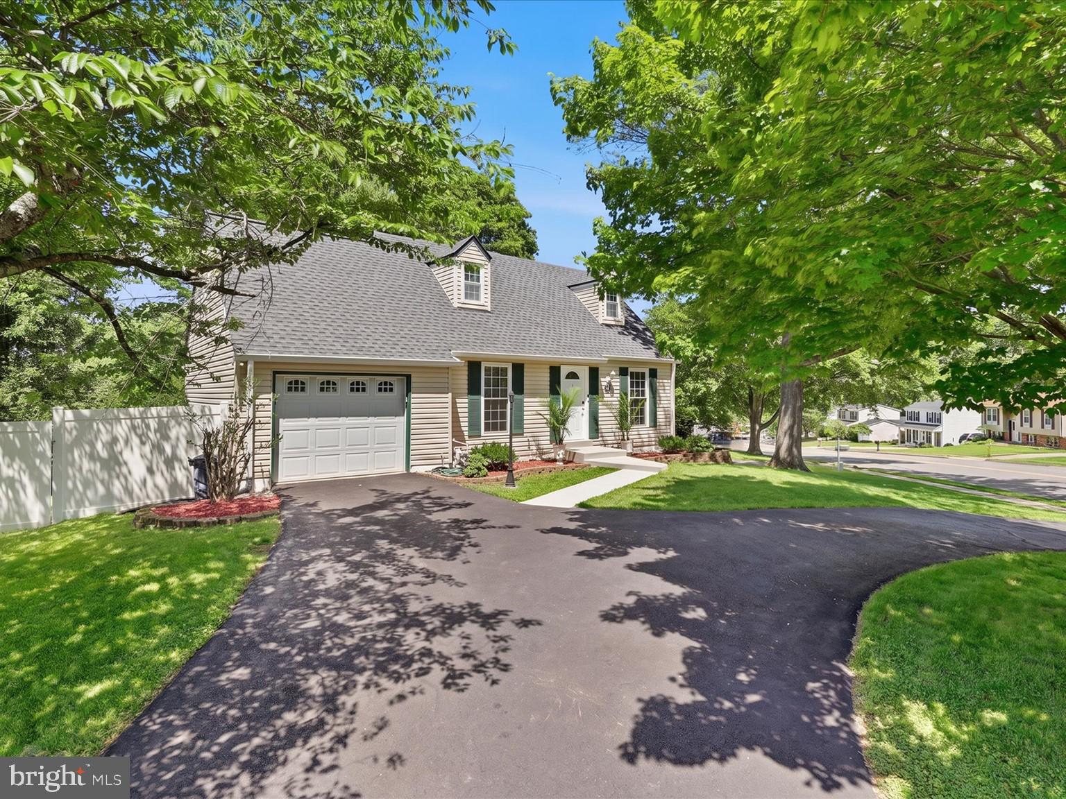 14330 Lindendale Road Woodbridge, VA 22193 - Photo 3 of 32 Gallery Image 3