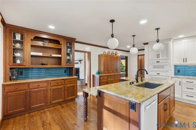 a kitchen that has a lot of cabinets in it