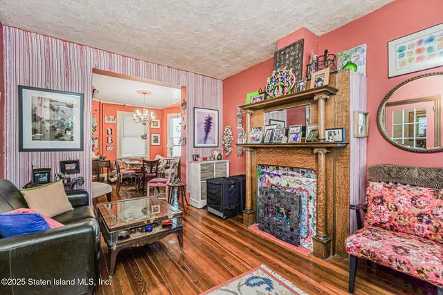 $549,378 | 25 Catlin Avenue | Tompkinsville