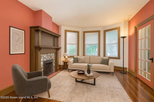 $549,378 | 25 Catlin Avenue | Tompkinsville