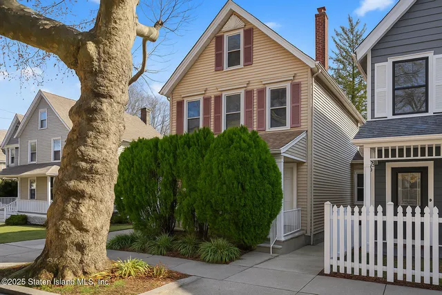 $549,378 | 25 Catlin Avenue | Tompkinsville