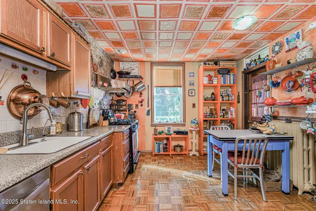 $549,378 | 25 Catlin Avenue | Tompkinsville