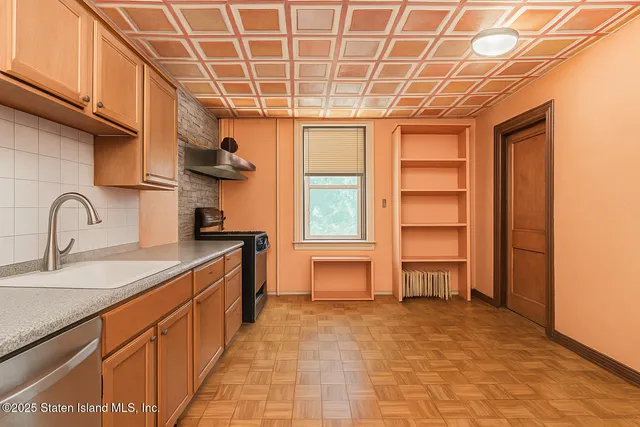 $549,378 | 25 Catlin Avenue | Tompkinsville