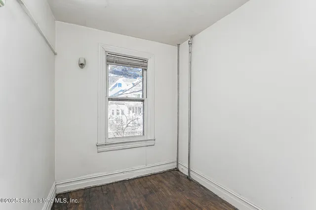 $549,378 | 25 Catlin Avenue | Tompkinsville