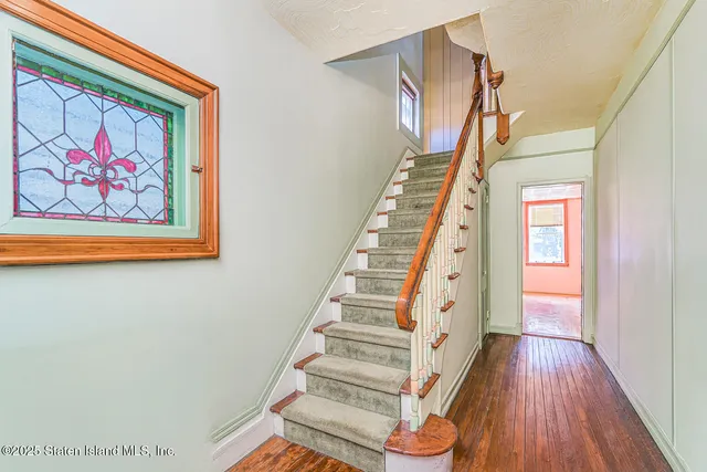 $549,378 | 25 Catlin Avenue | Tompkinsville