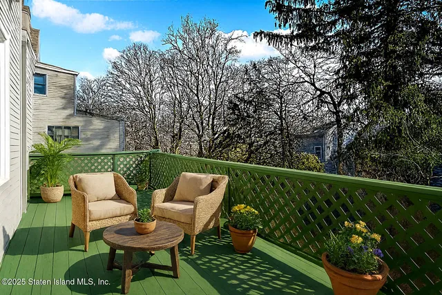 $549,378 | 25 Catlin Avenue | Tompkinsville