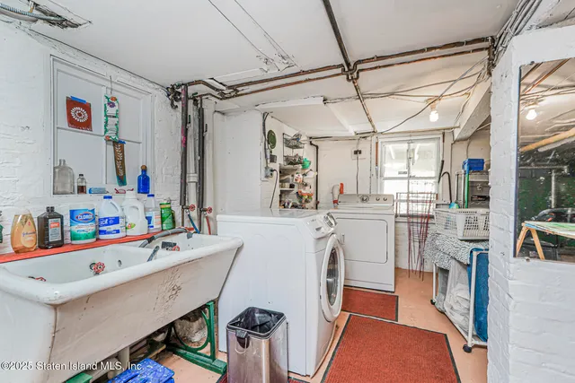 $549,378 | 25 Catlin Avenue | Tompkinsville