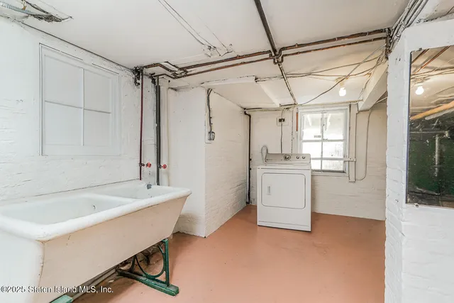 $549,378 | 25 Catlin Avenue | Tompkinsville