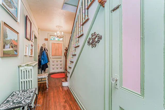 $549,378 | 25 Catlin Avenue | Tompkinsville