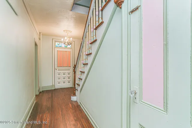 $549,378 | 25 Catlin Avenue | Tompkinsville