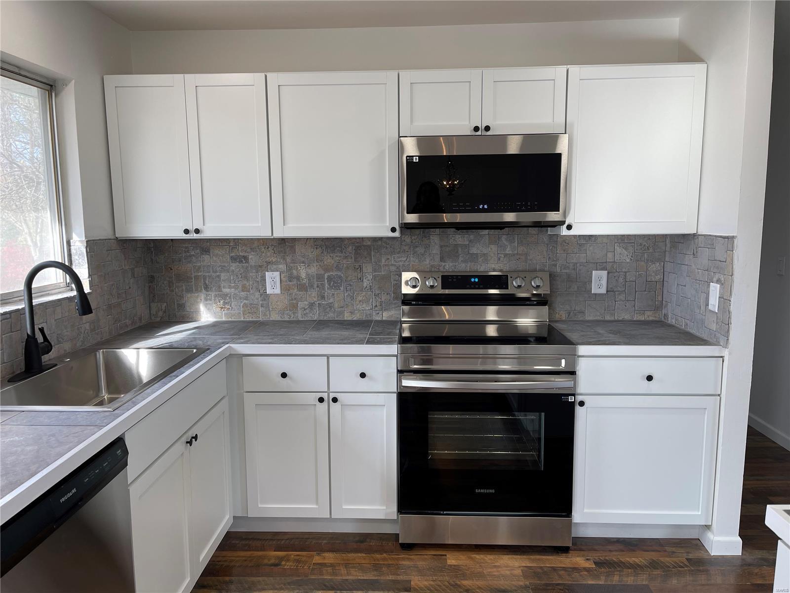 361 Bunker Hill Road Belleville, IL 62221 - Photo 4 of 27 Gallery Image 4