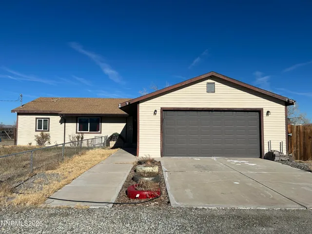 $325,000 | 2 Pinehurst Court, Yerington, NV 89447