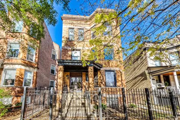 $3,300 | 1646 West Byron Street, Unit 2F, Chicago, IL 60613