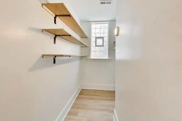 $3,300 | 1646 West Byron Street, Unit 2F, Chicago, IL 60613