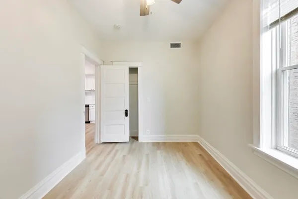 $3,300 | 1646 West Byron Street, Unit 2F, Chicago, IL 60613