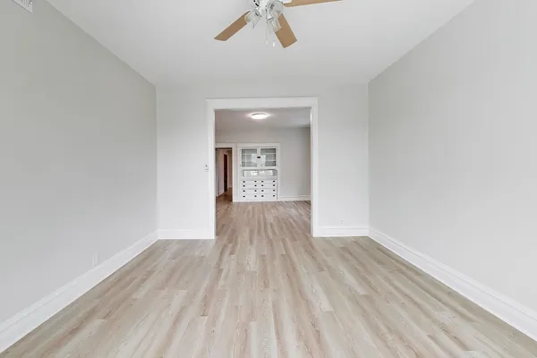 $3,300 | 1646 West Byron Street, Unit 2F, Chicago, IL 60613