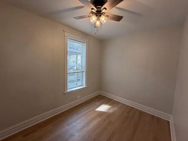 $3,300 | 1646 West Byron Street, Unit 2F, Chicago, IL 60613