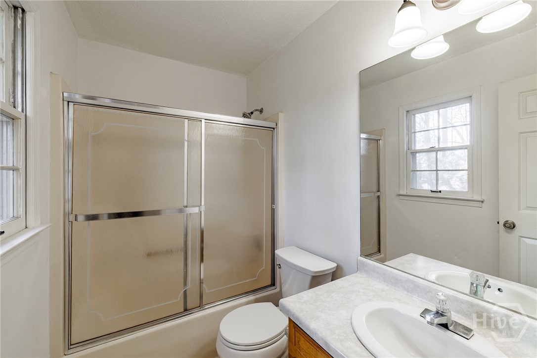 135 Longbranch Court Athens, GA 30605 - Photo 15 of 37 Primary Bathroom