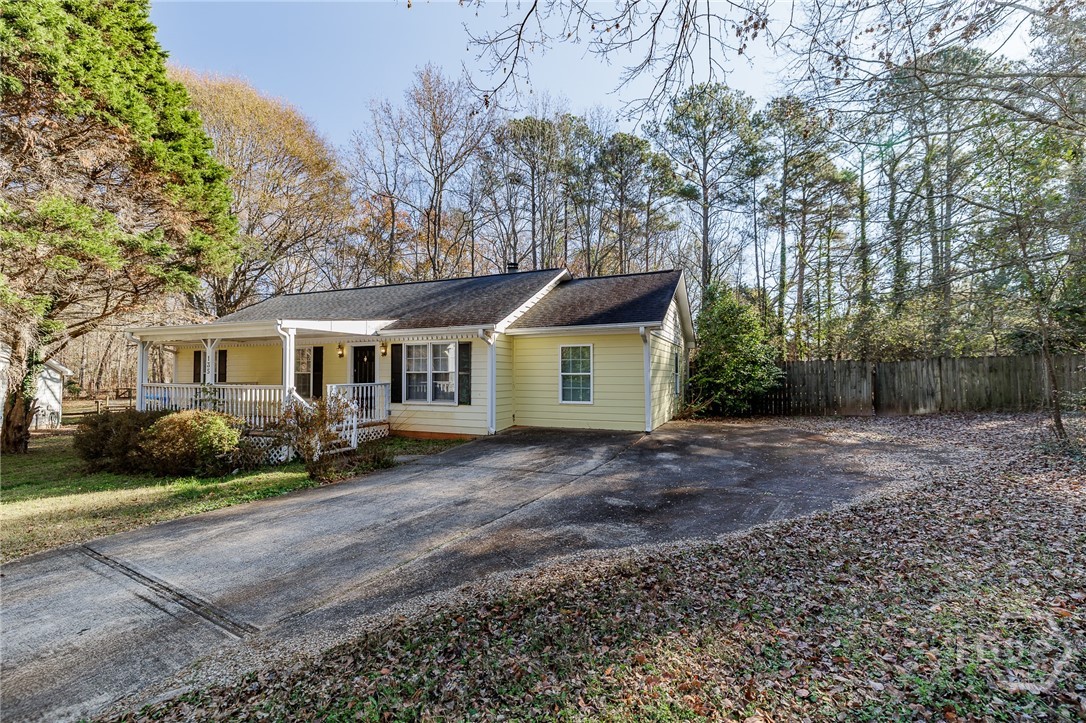 135 Longbranch Court Athens, GA 30605 - Photo 29 of 37 Front of Home - View from Street