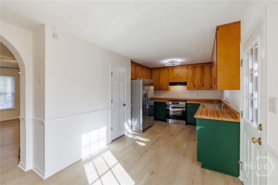 135 Longbranch Court Athens, GA 30605 - Photo 8 of 37 Kitchen - View from Dining Area