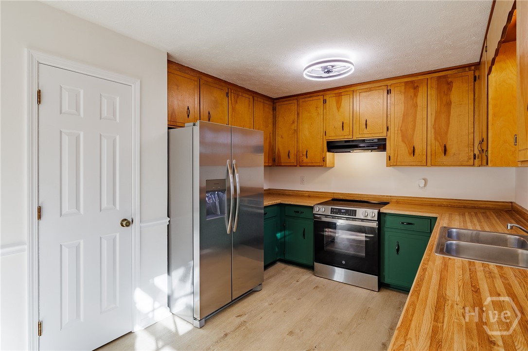 135 Longbranch Court Athens, GA 30605 - Photo 10 of 37 Kitchen - View from Back Door