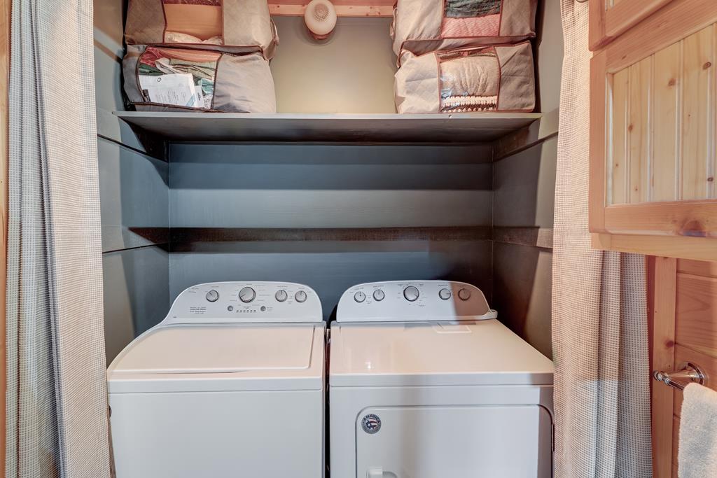 388 Cozy Cove Road Blairsville, GA 30512 - Photo 18 of 44 a utility room with dryer and washer