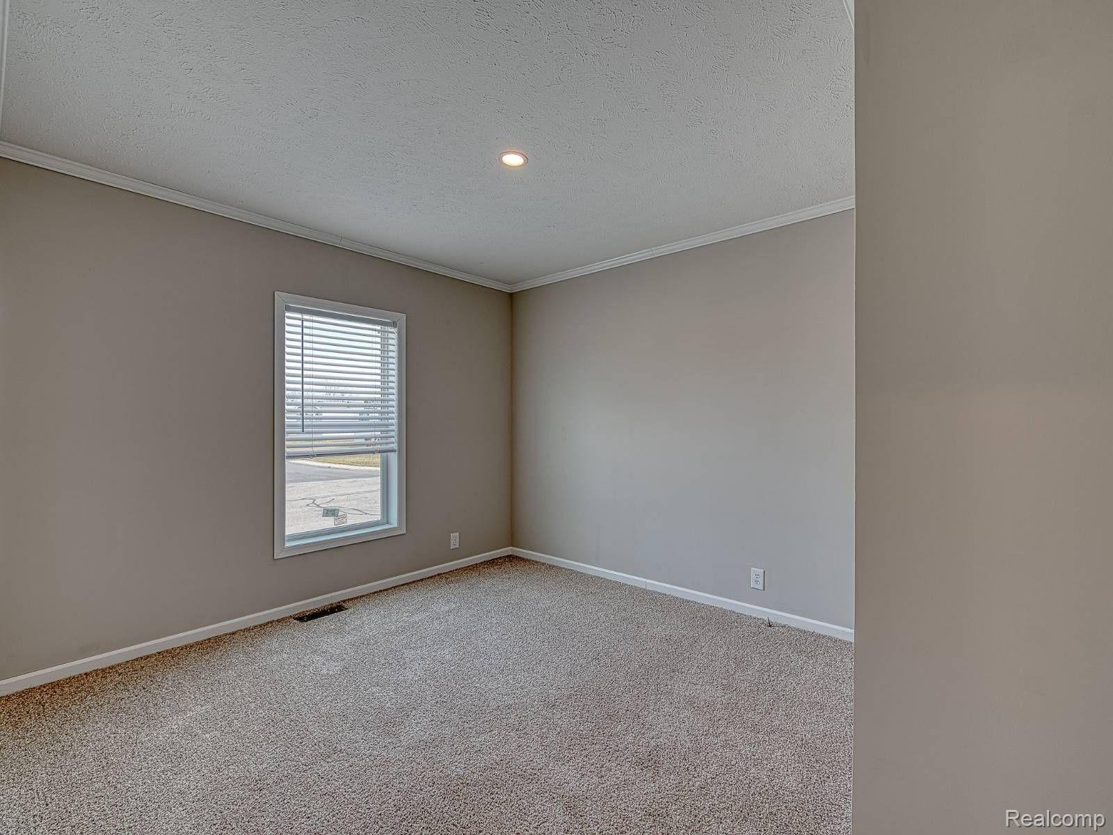 33151 Fort Road Rockwood, MI 48173 - Photo 19 of 24 Gallery Image 19