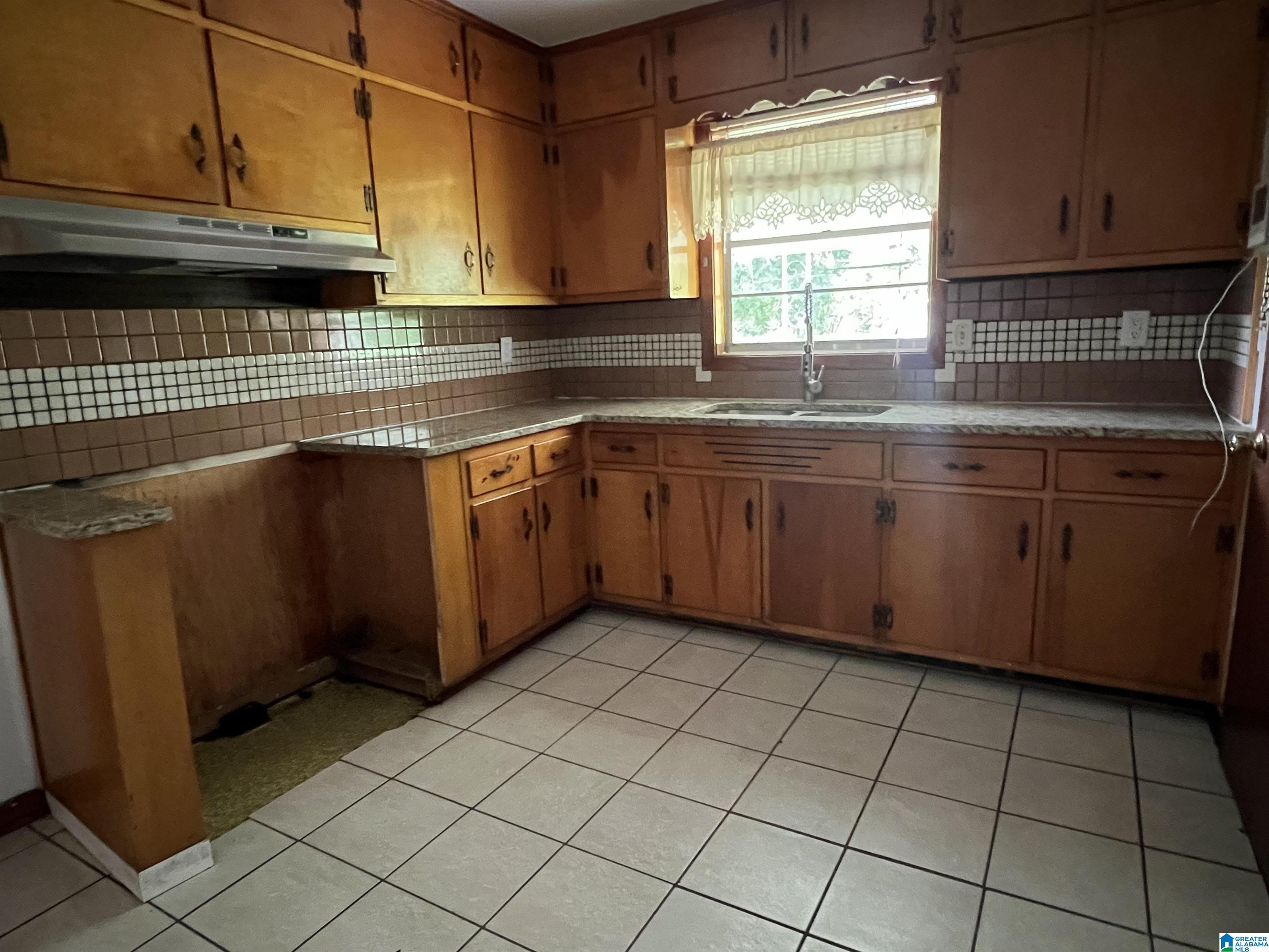 512 Sunhill Road Northwest Birmingham, AL 35215 - Photo 2 of 17